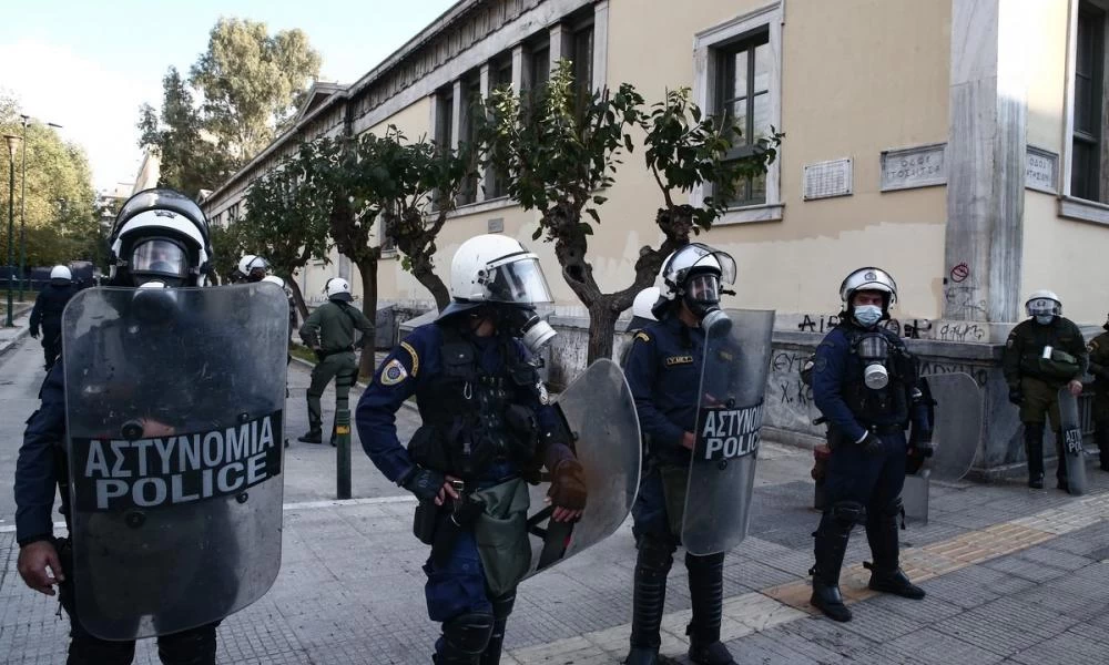 Καταγγελία γυναίκας για σεξουαλική παρενόχληση από αστυνομικούς